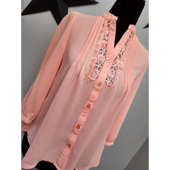 ✨3/$15 MINE | Peach Pink Pleated Button Up Blouse - Picture 2 of 3